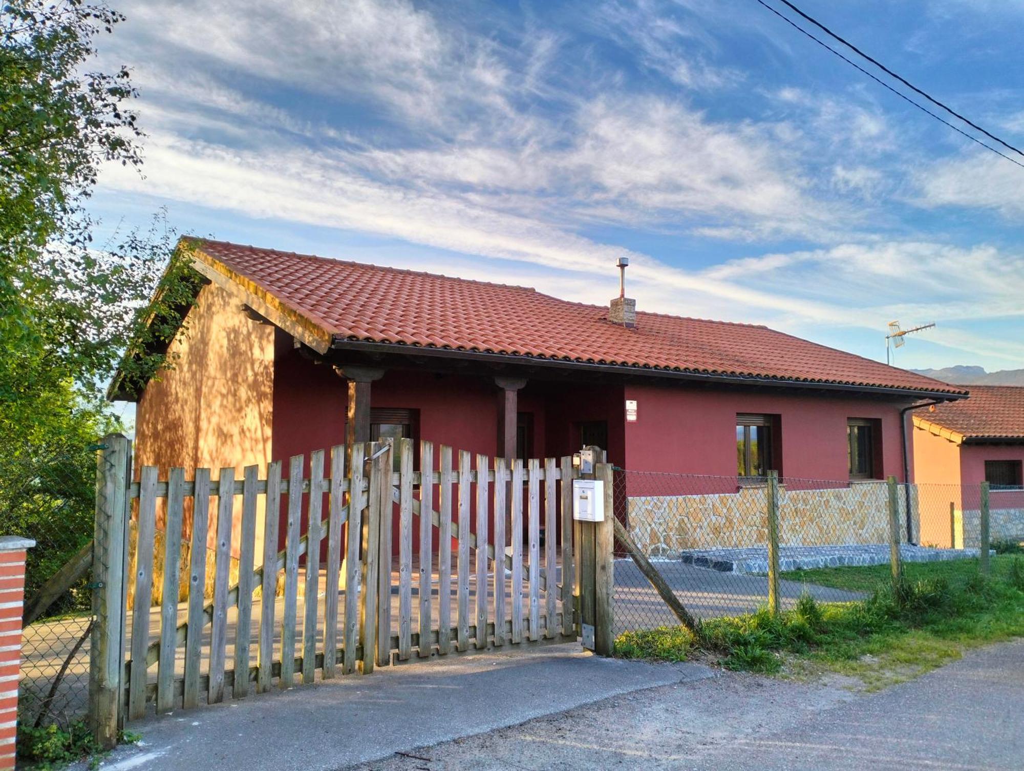La Casa De Nuria Guest House Cangas de Onis Exterior photo